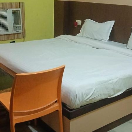 לקנאו Hotel Crystal Inn מראה חיצוני תמונה