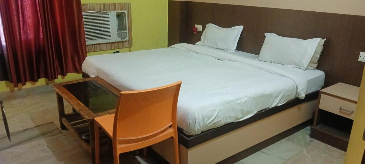 לקנאו Hotel Crystal Inn מראה חיצוני תמונה